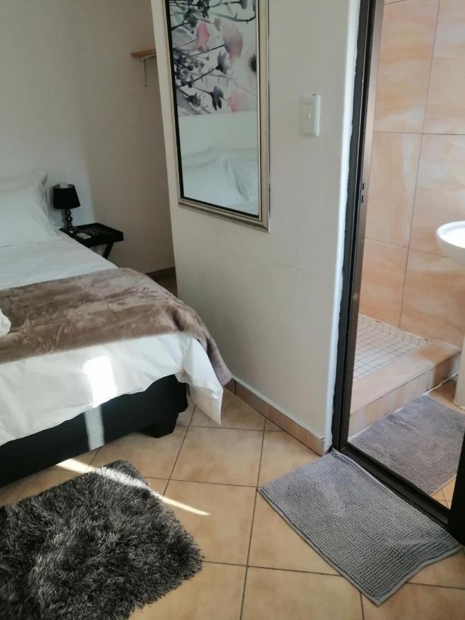 Niilo'S Guesthouse Rundu Kültér fotó