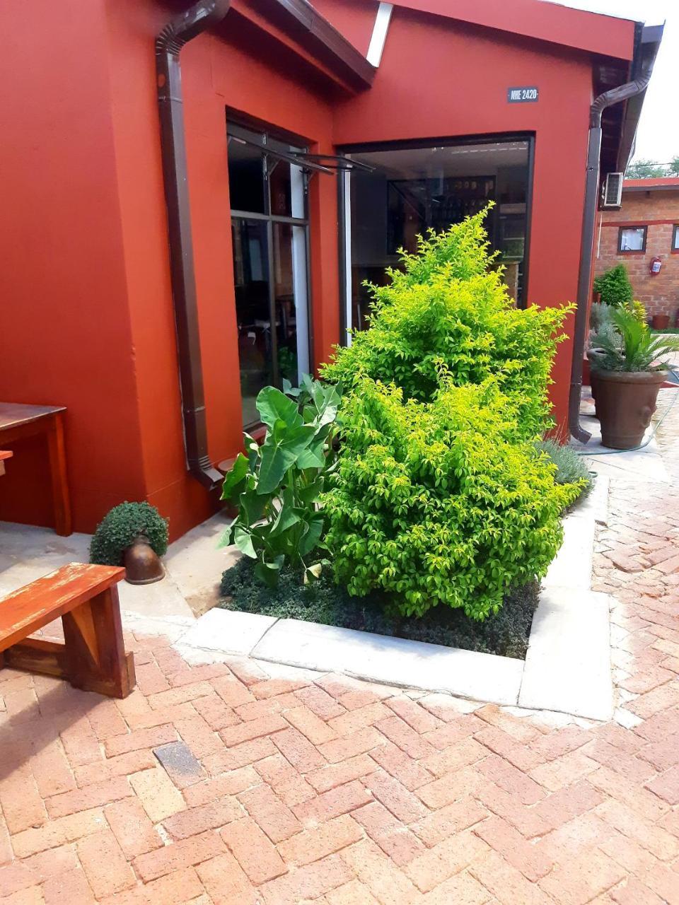 Niilo'S Guesthouse Rundu Kültér fotó