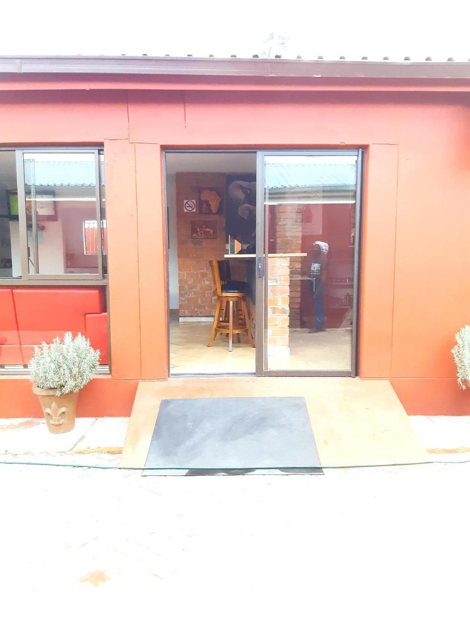 Niilo'S Guesthouse Rundu Kültér fotó