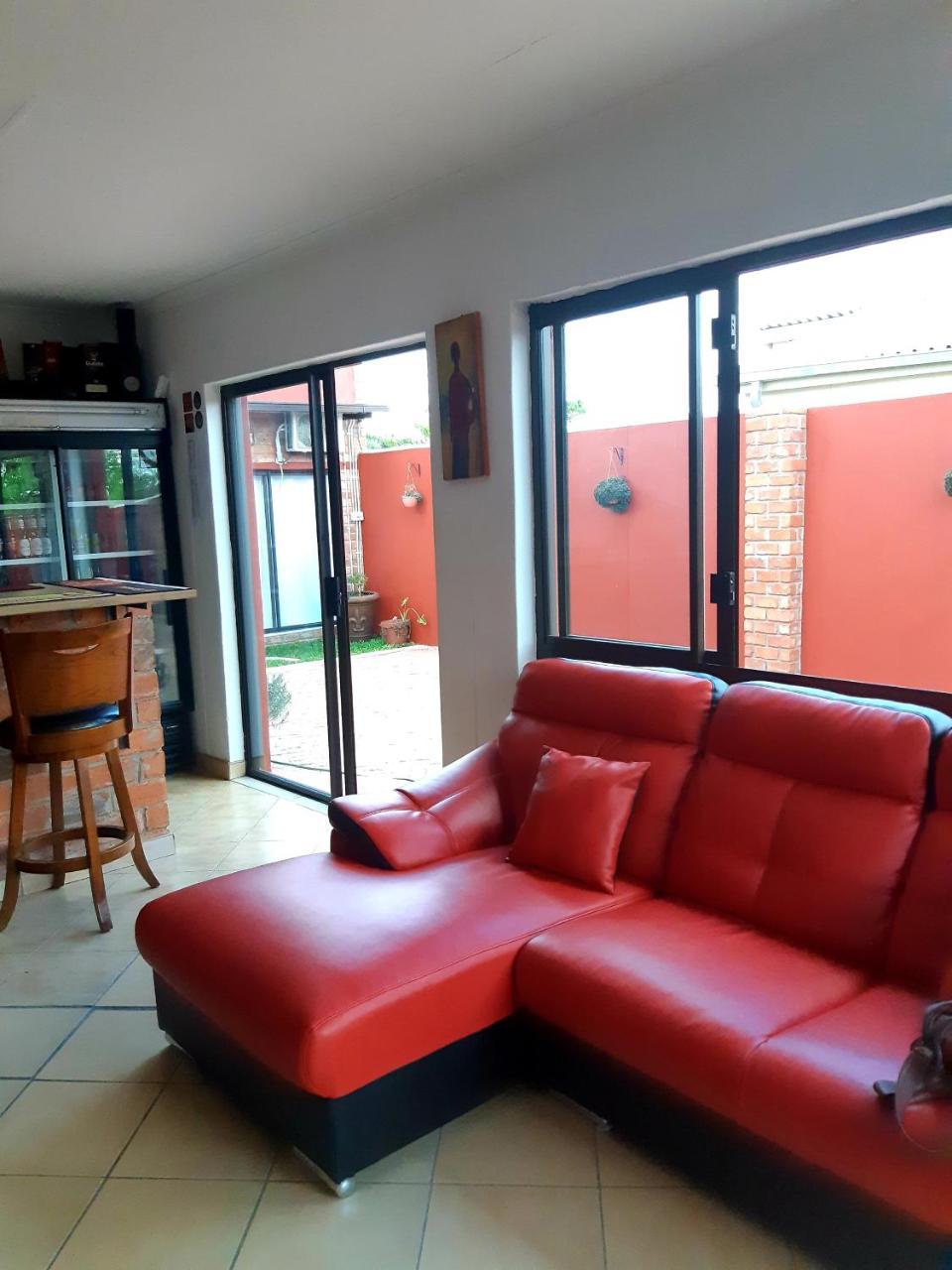 Niilo'S Guesthouse Rundu Kültér fotó